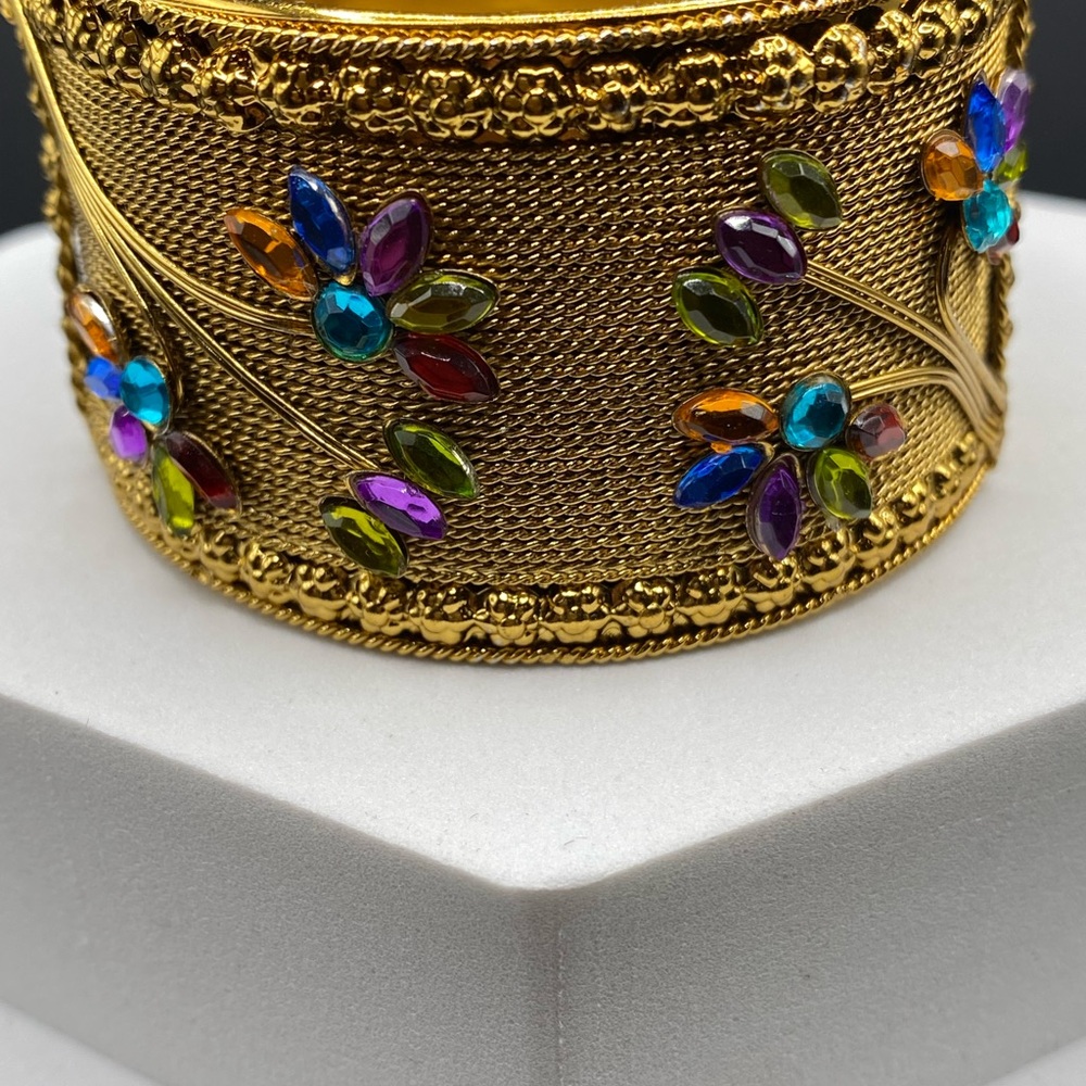 Elegant Gold Bracelet with Multicolor Gemstones